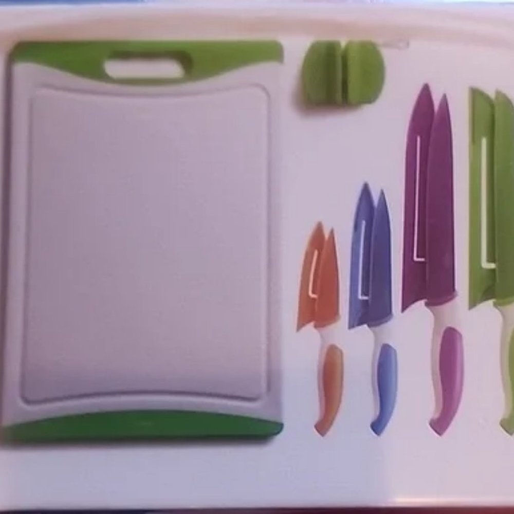 NWT 12 Piece Knife Set with Cutting Board & Sharpener - Picture 6 of 6